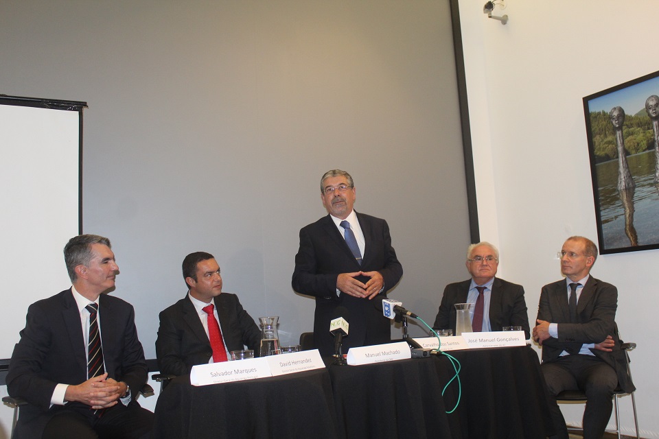 A sessão contou com a presença do Presidente da Câmara Municipal de Coimbra, Manuel Machado; os Administradores da Águas de Coimbra, Victor Carvalho dos Santos e José Manuel Gonçalves; o Diretor Geral da Aqualogy, David Hernandez, e o Diretor da Aqualogy Portugal, Salvador Marques.