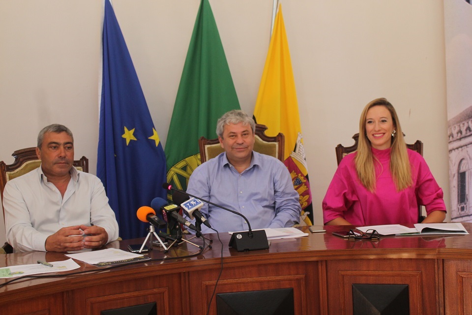 Emílio Torrão (Presidente da Câmara), José Veríssimo (Vice-Presidente) e Diana Andrade (adjunta do Presidente).