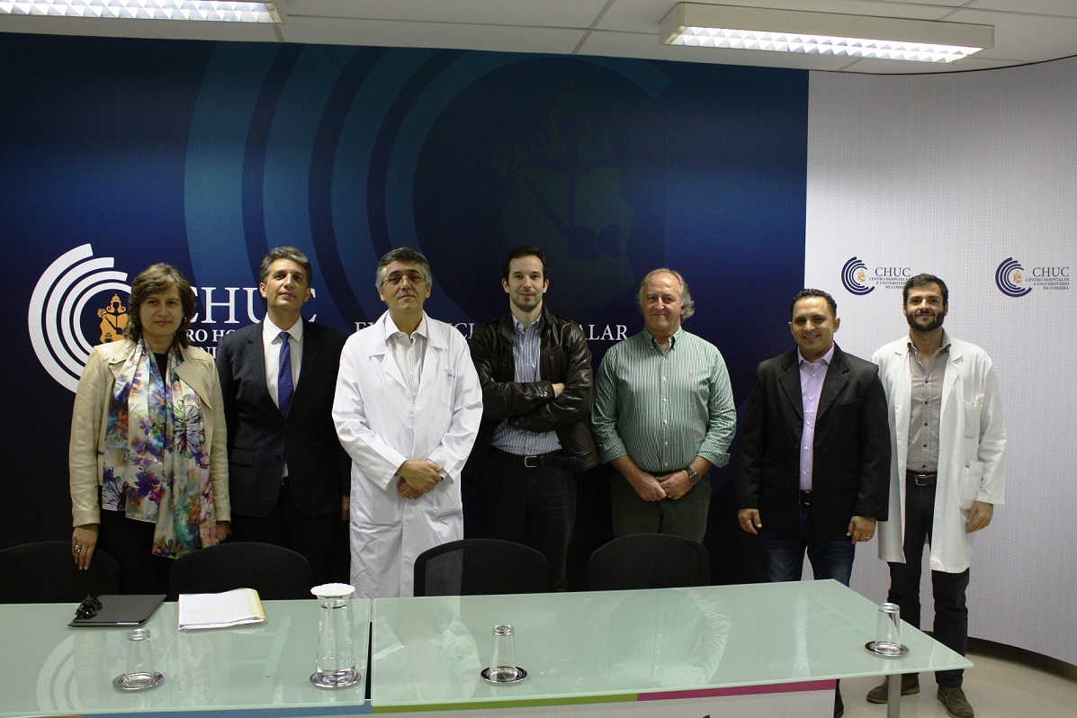 oto 9999.2: da esq para a dta: Dália Oliveira, Administradora do CHLN Leonel Luís, director do serviço de ORL , CHLN Luis Filipe Silva, director do serviço de ORL, CHUC João Lino, médico de ORL do CHP, Luis Meireles, médico de ORL do CHP Ernesto Rodriguez Salas, cirurgião do programa de implantes cocleares, Havana, Cuba, a estagiar no CHUC Ricardo Caiado, médico ORL do CHUC.