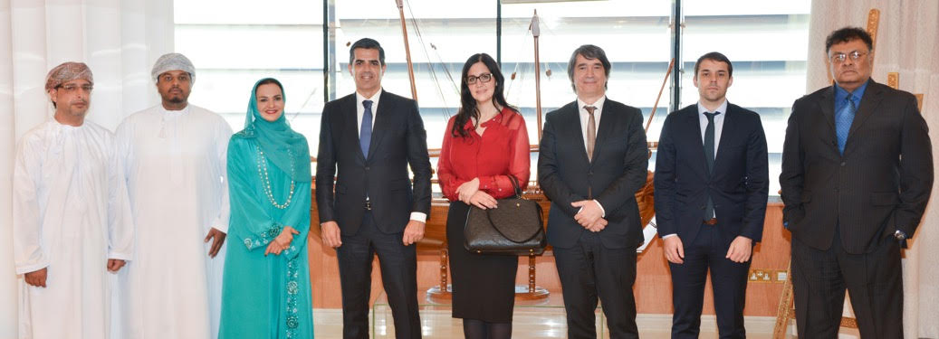 Esquerda para a direita: Fathi al Balushi (Membro do Conselho de Administração da Al Afia Healthcare Development & Investment Company e da Oman Brunei Investment Company), Qais Al Kharusi (Membro do Conselho de Administração da Al Afia Healthcare Development & Investment Company e da Oman Brunei Investment Company), Ms. Amal Suhail Bahwan (Presidente do Conselho de Administração da Al Afia Healthcare Development & Investment Company e Presidente Executiva do Grupo Suhail Bahwan), José Alexandre Cunha (Membro do Conselho de Administração da Al Afia Healthcare Development & Investment Company e Presidente do Conselho de Administração da Idealmed), Dania Alsammarae (Gestora Executiva da Unidade Hospitalar de Muscat), Manuel Carvalho (Gestor Operacional da Unidade Hospitalar de Muscat), Vítor Conceição (Engenheiro Coordenador da VHM), Debasish Majumder (Membro do Conselho de Administração da Al Afia Healthcare Development & Investment Company e CFO do Grupo Suhail Bahwan). 
