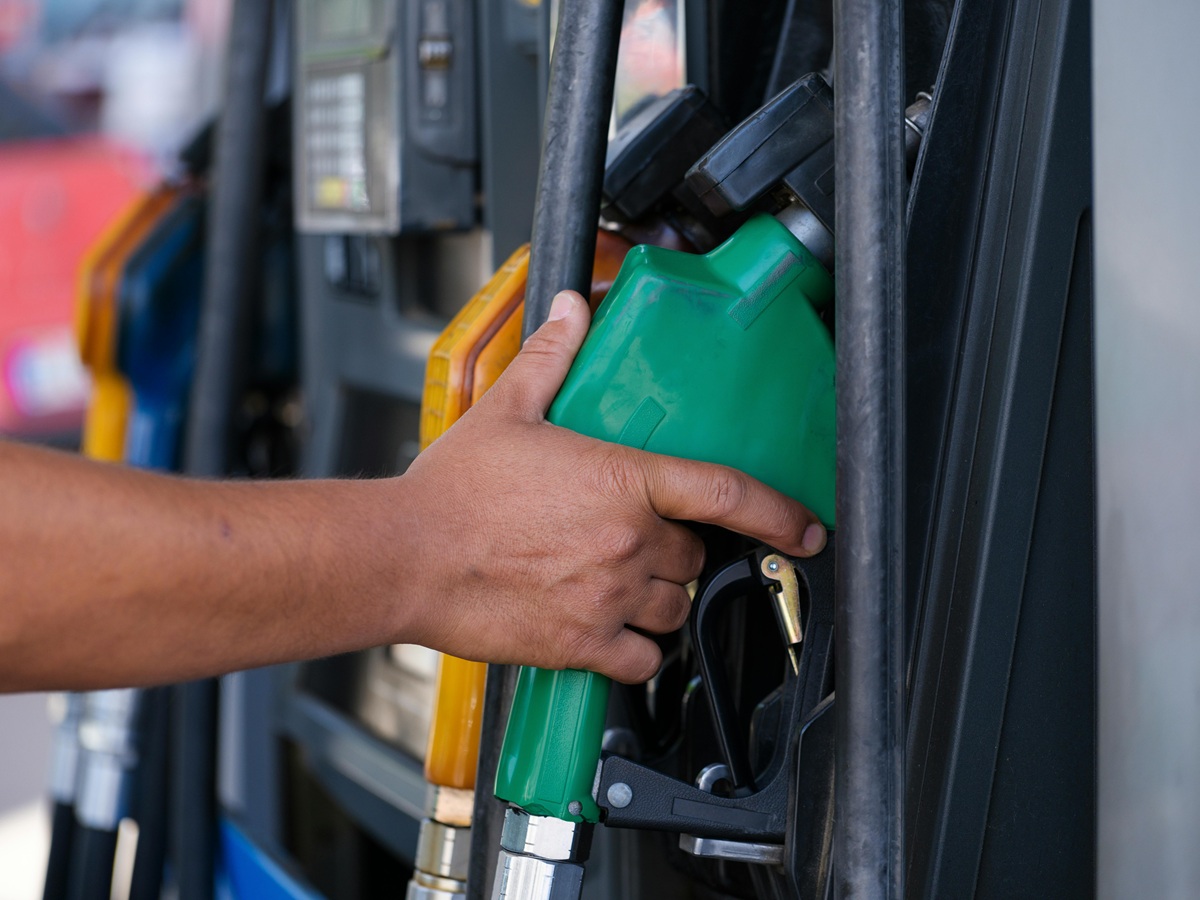 Governo cria contribuição sobre lucros extraordinários das petrolíferas