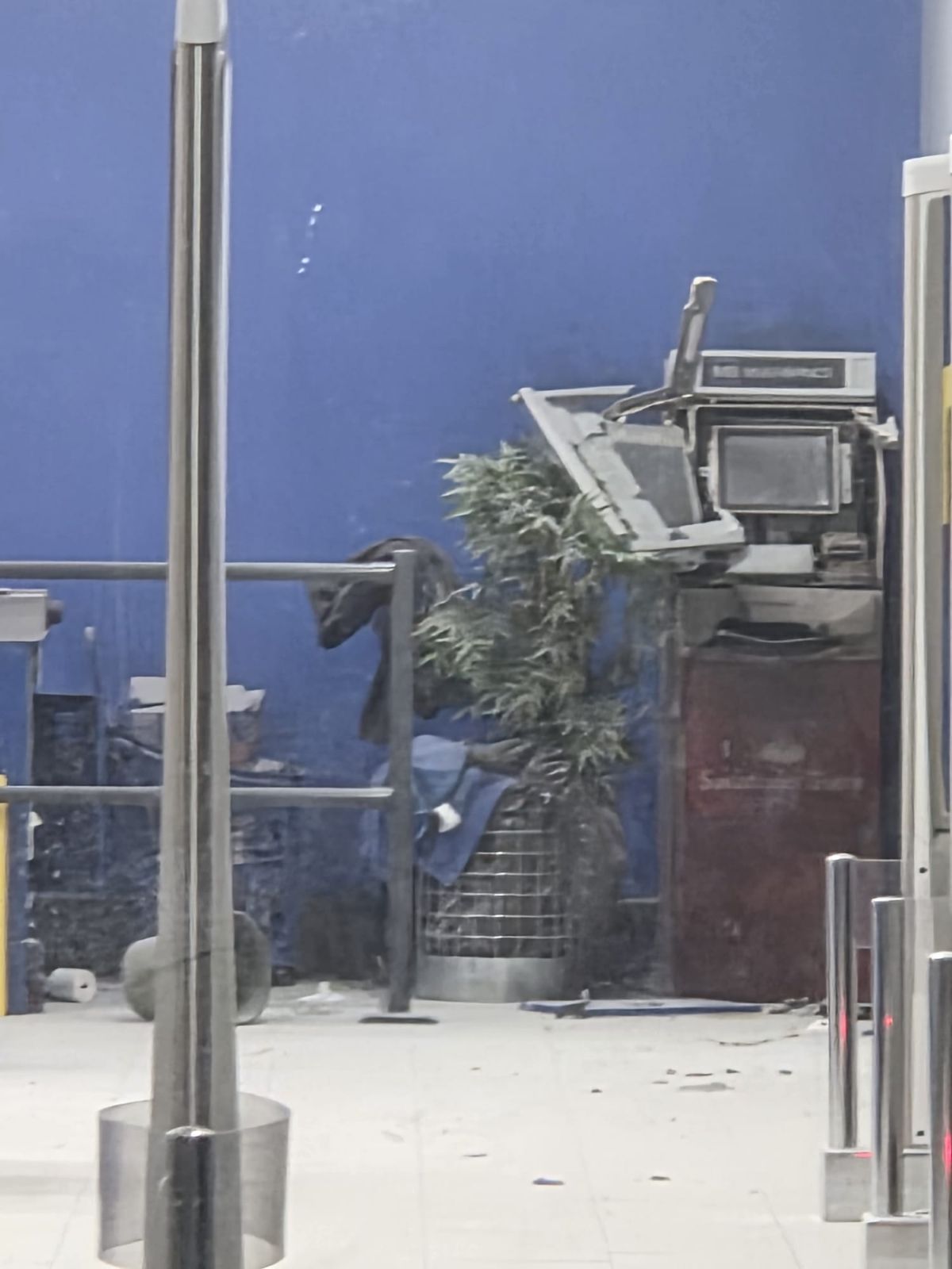 Encapuzados usam explosivos para “rebentar” multibanco em Lidl de Coimbra